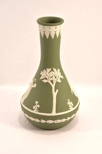 WEDGEWOOD SAGE GREEN PAMASSUS BUD VASE 1975 - Picture 1 of 11