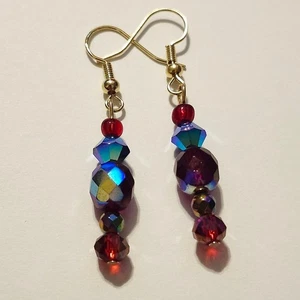 Elegantes pendientes de cuentas hechos a mano rojos y multicolores - Imagen 1 de 3