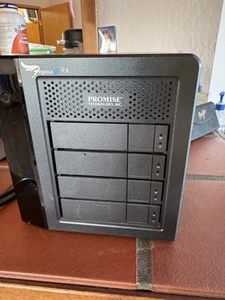 Promise Technology PEGASUS R4 Raid (4 HDD Bays) w/4 3tb drives - Photo 1/7