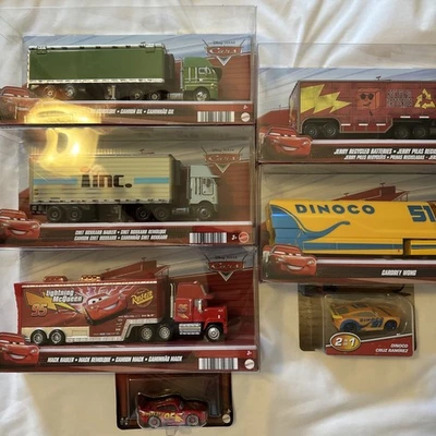 Transportadores de coches Disney Pixar: Jerry, Chet, Mack con coche, Cardrey Wong con coche. Foto 1 de 4