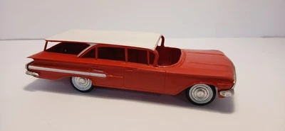 ORIGINAL 1960 CHEVROLET IMPALA NOMAD WAGON PROMO MODEL 1/24 Plastic Very Nice  - Image 1 of 4