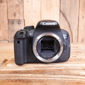 Canon EOS 700D Camera Body Only - Spares or Repair - Picture 1 of 9