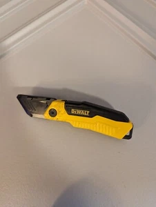 Cuchillo plegable hoja fija Dewalt - Imagen 1 de 2