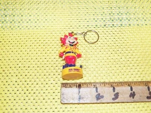 Vintage LADY LUCK CASINO Hotel Mad Money Jester Keychain Tuncia, Mississippi - Picture 1 of 3