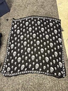Bufanda Alexander McQueen Seda Estampado Calavera Negra Color Raro - Imagen 1 de 6