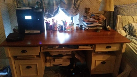 large white desk with cherry top Cover
