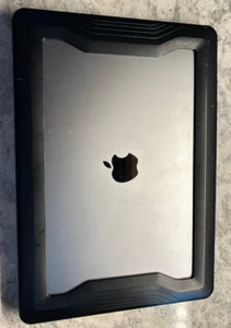 Apple MacBook Pro 13” 2017 3.1 GHz Intel Core i5, 8GB, 250GB bundle charger&case - Picture 1 of 8