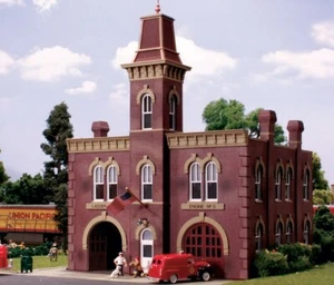 Woodland Scenics HO ~ New 2025 ~ With LEDs ~ Firehouse ~ Built & Ready ~ BR5034 - Picture 1 of 7