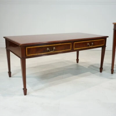 Mesa de centro rectangular de caoba con pie de pala inglesa Foto 1 de 4