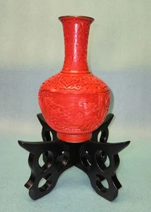 Vintage chinesische Zinnober rot geschnitzte Lack Vase mit Holzständer - Landschaft D - Bild 1 von 24