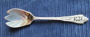 Rose Point Wallace Ice Cream Fork MINT!! - Picture 1 of 4