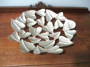 ALUMINUM CONNECTED LEAVES CENTERPIECE 3 FOOTED FRUIT BOWL 14 X 14 X 4'' - Picture 1 of 10