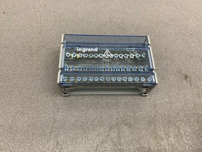 NEW TAKEOUT LEGRAND DISTRIBUTION BLOCK EN 60947-1 - Image 1 of 3