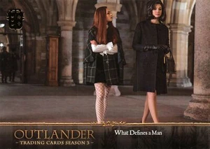 Outlander Season 3 GOLD FRASER CREST VARIANT Base Card #30 / WHAT DEFINES A MAN - Picture 1 of 2