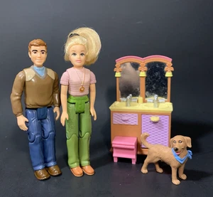 Fisher Price liebevolle Familie Figuren Mama Papa Puppen Hund Waschtisch Möbel Set Posten - Bild 1 von 20