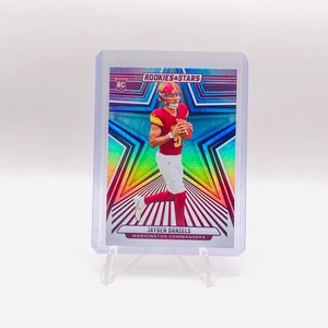 Jayden Daniels #148 2024 Panini Esordienti e Stelle Longevità PARALLELO [RC] - Foto 1 di 2