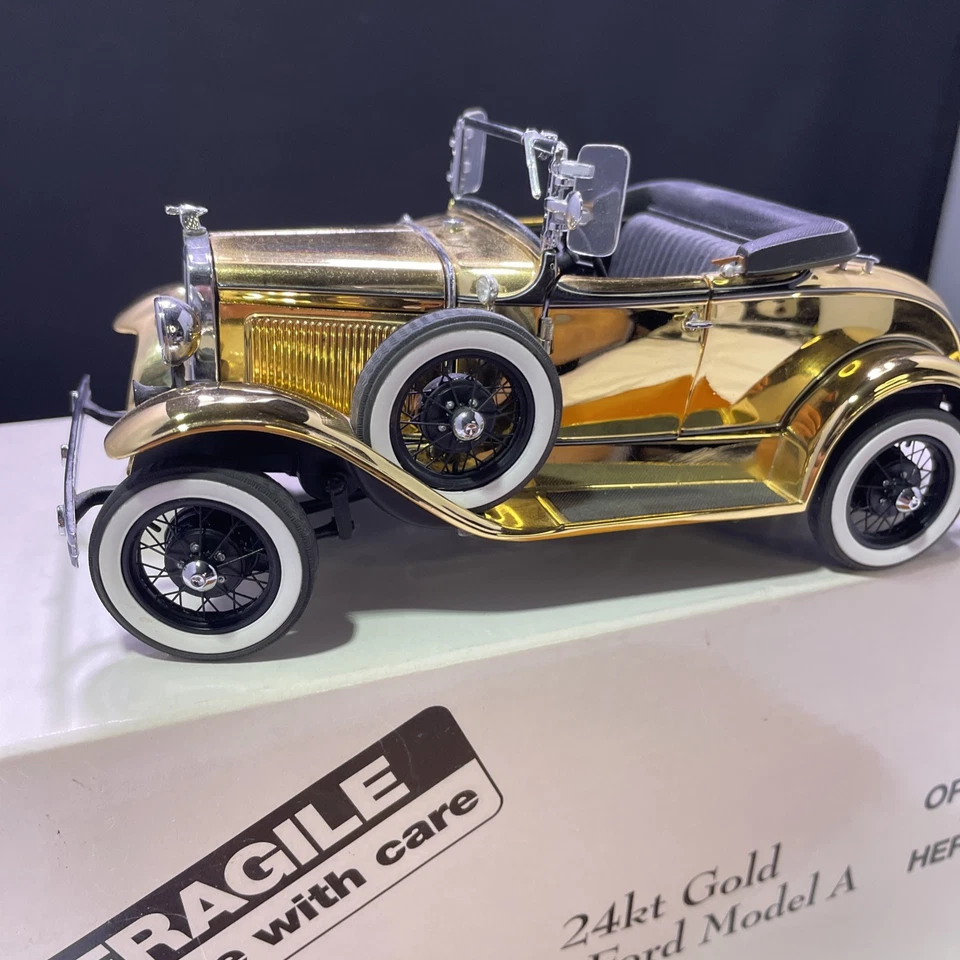 Danbury Mint 24KT Gold 1931 Ford Model A 1:24 Scale w/Box And Base Label - Image 1 of 4