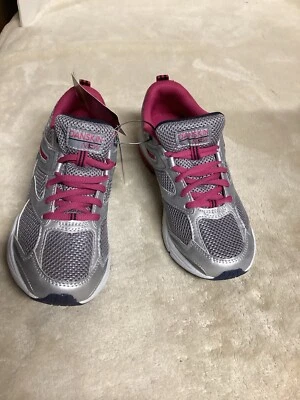 ZAPATOS DEPORTIVOS DANSKIN DAMAS TALLA 61/2 INFORMALES BAJOS TOP Plateados y Rosa Nuevos Foto 1 de 4