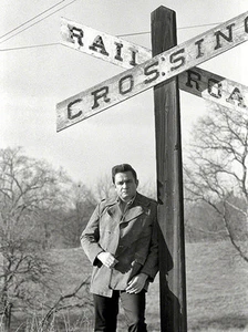 Johnny Cash - Railroad Crossing - 1968 - Photo Poster - Picture 1 of 1