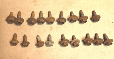 Pernos de fijación de guardabarros izquierdo y derecho Mercury Cougar 1970 y otros (18) OEM usados Foto 1 de 2