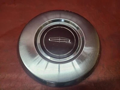 ONE 1982-1987 Lincoln Continental / Lincoln Mark VII 1295 Wire Wheel Center Cap - Imagem 1 de 3