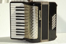 Piano accordion akkordeon WELTMEISTER 32 bass.