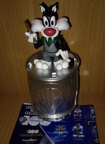 Looney Tunes Mashup collectibles SYLVESTER figure in Harry Potter Slytherin Robe Cover