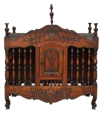 Meuble panetière Provençale en noyer époque XVIIIème - Photo 1/4