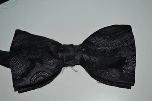 MOSS 1851 black silk bow tie with paisley pattern - Picture 1 of 3