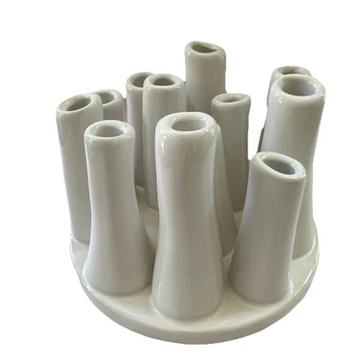 Jarrón moderno abstracto de 12 tubos de cerámica de porcelana blanca 5-1/2” con 3-3/4” Foto 1 de 4