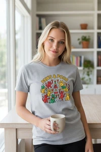 Paws & Pour Katzen T-Shirt | bunte Partykatzen, Weinflaschenillustration - Bild 1 von 75