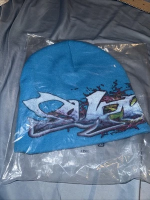 Gorro Supreme FW25 Etiqueta Graffiti Gráfico Logo Azul Cian Talla Única Nuevo EN MANO Foto 1 de 2