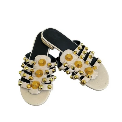 Balenciaga Beige Cuero Arena Gigante Tachonado Diapositivas Planas Talla 36.5 Foto 1 de 4