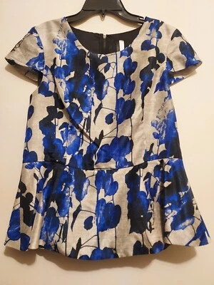 Blusa azul real y negra floral manga corta Foto 1 de 4