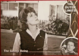 THE OUTER LIMITS - Card #19 - THE GALAXY BEING - CLIFF ROBERTSON, LEE PHILLIPS - Picture 1 of 2