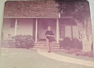 Bolso de mano clásico Rose Marie o portamaquillaje con foto de Rose Marie usándolo Foto 1 de 4