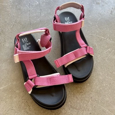 Girls Gap Pink Sandals Teva Dupes - Youth size  3-4 - NEW, never worn! - Image 1 of 4