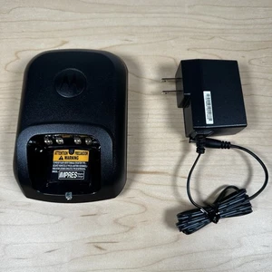 Nuevo Cargador de Escritorio Motorola PMPN4137A IMPRES con Carga, Manual y Caja - Imagen 1 de 8