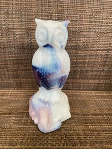 Vintage Westmoreland weiß blau lila Schlacke Glas Eule auf Baumstumpf Figur 5,5" - Bild 1 von 4