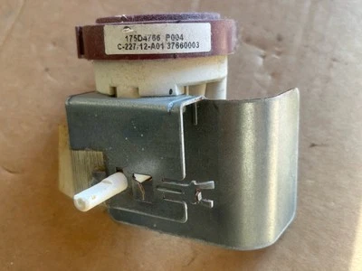 175D4766P004 GE INTERRUPTOR DE PRESIÓN LAVADORA 253A Foto 1 de 3