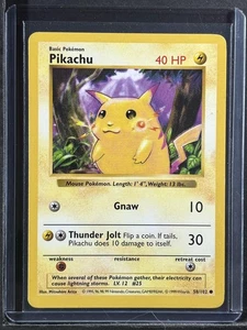 Juego base Pikachu (mejillas rojas) #058/102 (sin sombras) 250001 - Imagen 1 de 2