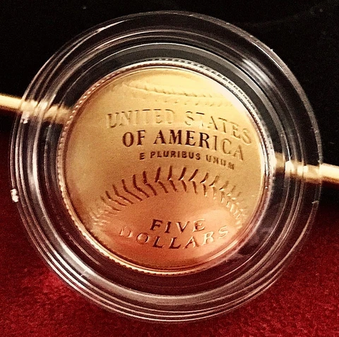 2014 W Baseball Hall of Fame $5.00 Gold Proof Coin with Box & CoA Cover