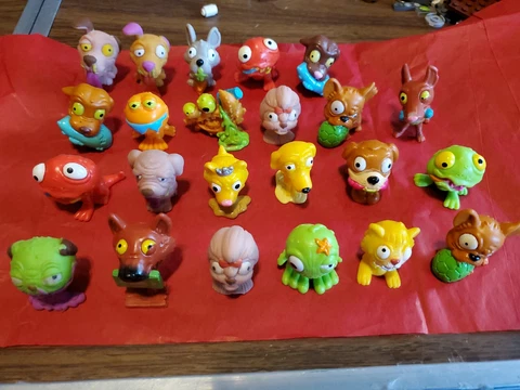 The Ugglys Pet Shop Large Lot of 23 Ugly Pets Toy Figures ~preowned Cover
