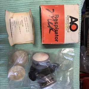 NEW AO Respirator Mask 5051AP MEDIUM w/AO Chemical Filters R51A - RARE - Picture 1 of 10