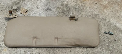 Parasol derecho lado pasajero Toyota Van 1986-1989 con soporte vinilo 74310 Foto 1 de 2