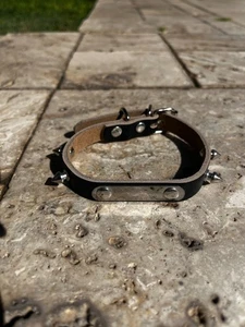 Collar de perro de cuero PU tachonado con clavos pequeño para mascotas - Imagen 1 de 2