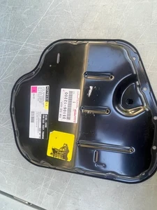 TOYOTA TRANSMISSION OIL PAN  OEM GENUINE ORIGINAL - Picture 1 of 1