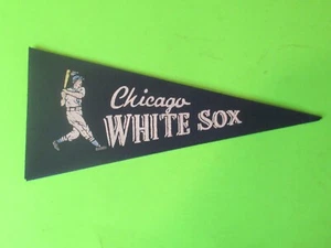 MINI BANDERA BANDERÍN DEL EQUIPO DE BÉISBOL CHICAGO BLANCO SOX DE COLECCIÓN DE LOS AÑOS 60 4X9 - Imagen 1 de 2