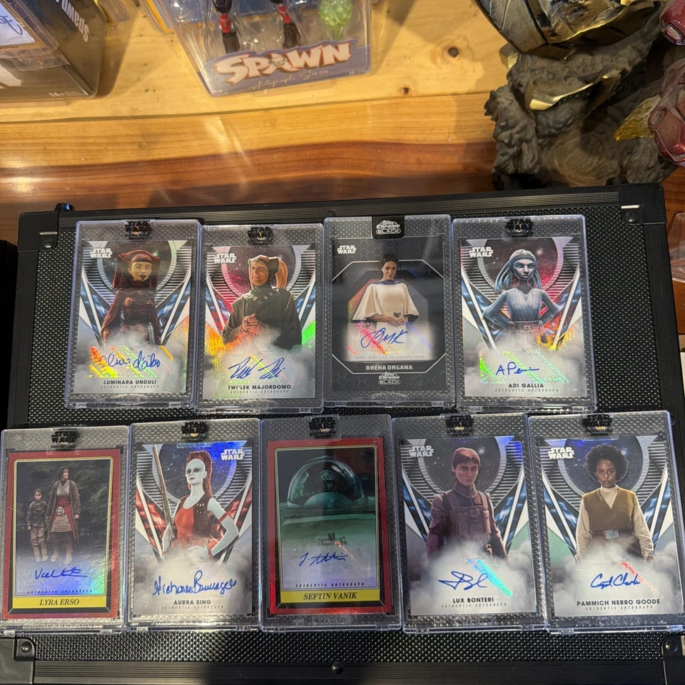 Topps Chrome Star Wars 9 autos 2025  Foto 1 de 3