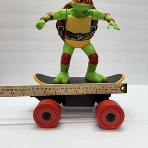 Teenage Mutant Ninja Turtles Raphael Skateboard Figure 12” Funrise 2023 non testato - Foto 1 di 10